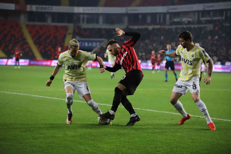 Spor Toto Süper Lig: Gaziantep Fk: 0 - Fenerbahçe: 1 (ilk Yarı)