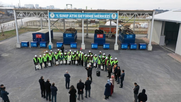 Öğrenciler, Ambalaj Atıkları Toplama Ayırma Merkezi’ni İnceledi