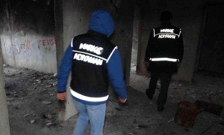 Polislerden Metruk Binalara Baskın