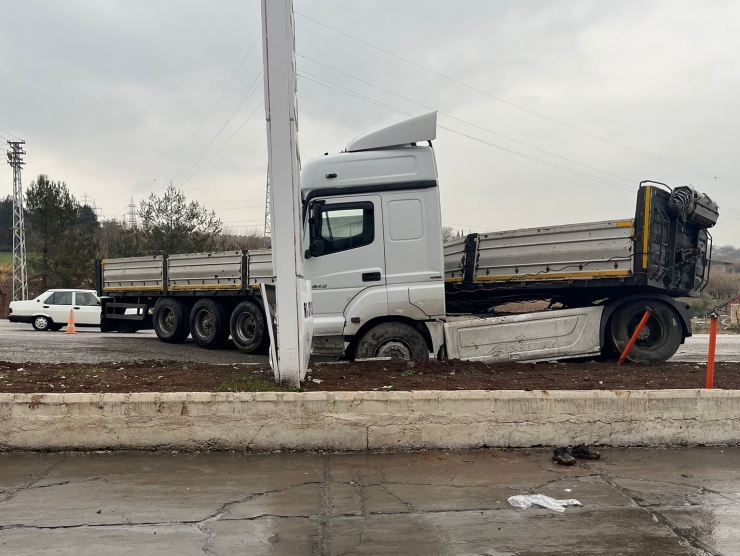 Aynı Virajda 4 Günde 2’nci Tır Kazası