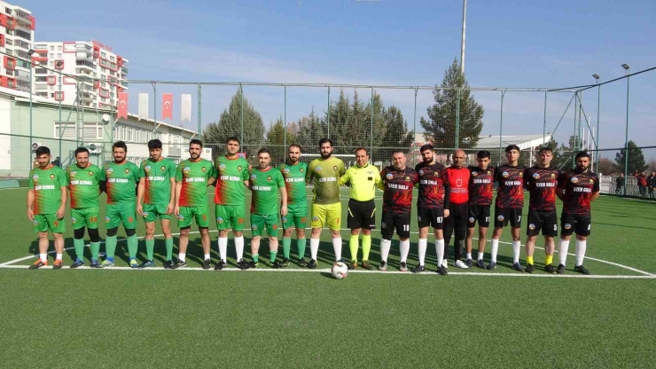 Diyarbakırlı Kuyumcuların Futbol Turnuvasında Kupa ’altın Kaplama’