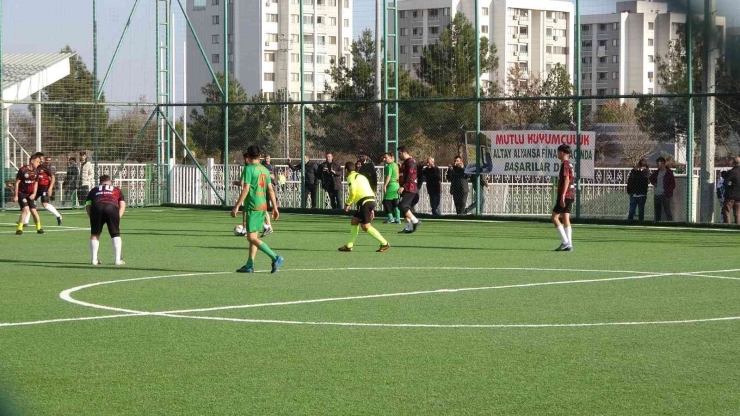 Diyarbakırlı Kuyumcuların Futbol Turnuvasında Kupa ’altın Kaplama’