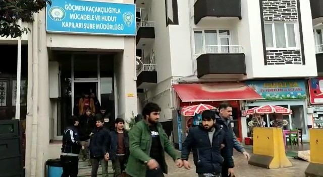 Polisten Göçmen Kaçakçılığı Operasyonu: 6 Gözaltı