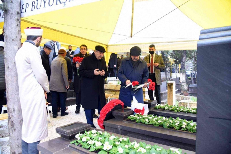 Sanko’nun Kurucusu Sani Konukoğlu, Mezarı Başında Anıldı