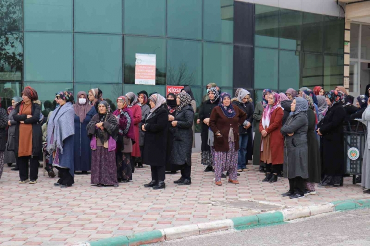 Eşi Tarafından Öldürülen Hamile Kadın Defin Edildi