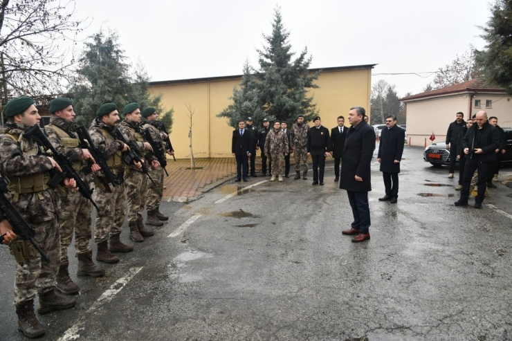 Operasyondan Dönen Özel Harekat Polisleri İçin Koç Kesildi