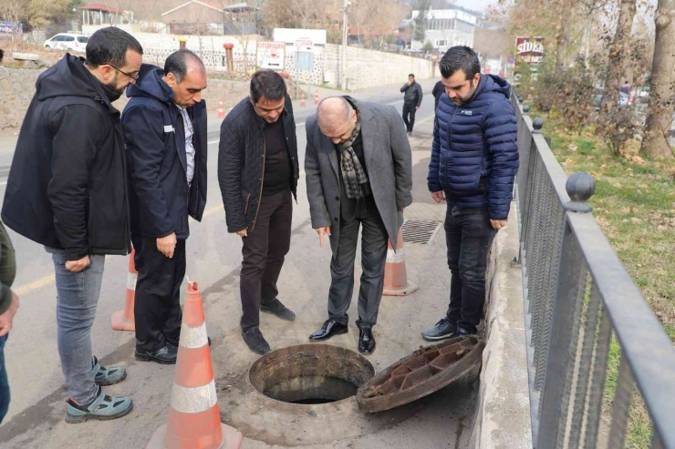 Diski, İlçelerde Kanalizasyon Temizleme Çalışmalarına Devam Ediyor