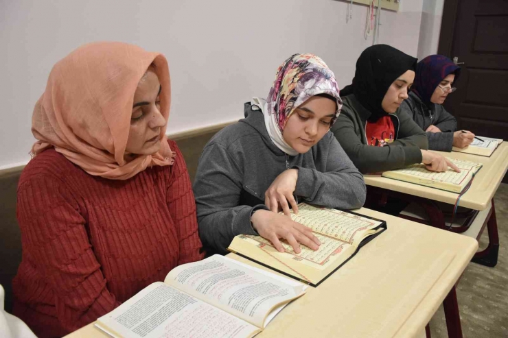 Şahinbey Tesislerinde Kur’an-ı Kerim Öğreniyorlar