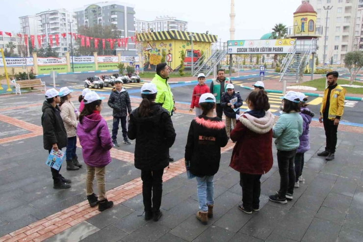 Çocuklar Trafik Kurallarını Eğlenerek Öğrendi