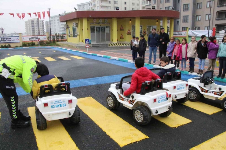 Çocuklar Trafik Kurallarını Eğlenerek Öğrendi