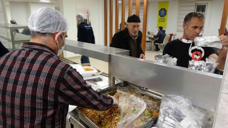 Hasta Ve Hasta Yakınlarına Beş Yıldızlı Otel Konforunda Ücretsiz Hizmet