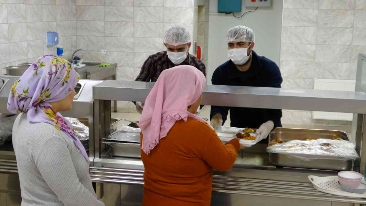 Hasta Ve Hasta Yakınlarına Beş Yıldızlı Otel Konforunda Ücretsiz Hizmet