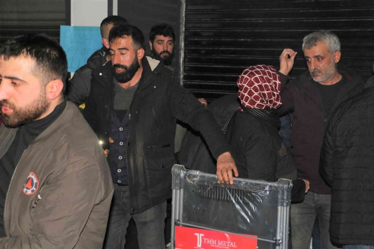 Yoğunluk Olmasın Diye Gece Kampanya Başlattı, Hayatının Şokunu Yaşadı