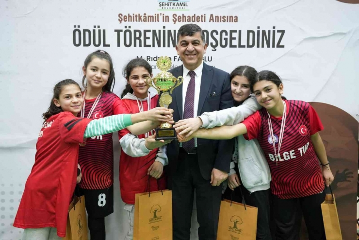 Gençler, Genç Kahraman Mehmet Kamil’i Andılar