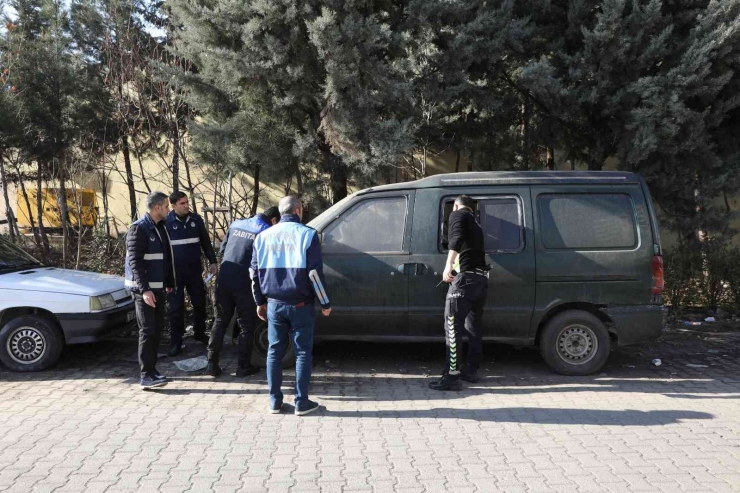 Diyarbakır’da Çevre Kirliliğine Yol Açan Hurda Araçlar Çekildi