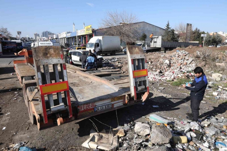 Diyarbakır’da Çevre Kirliliğine Yol Açan Hurda Araçlar Çekildi