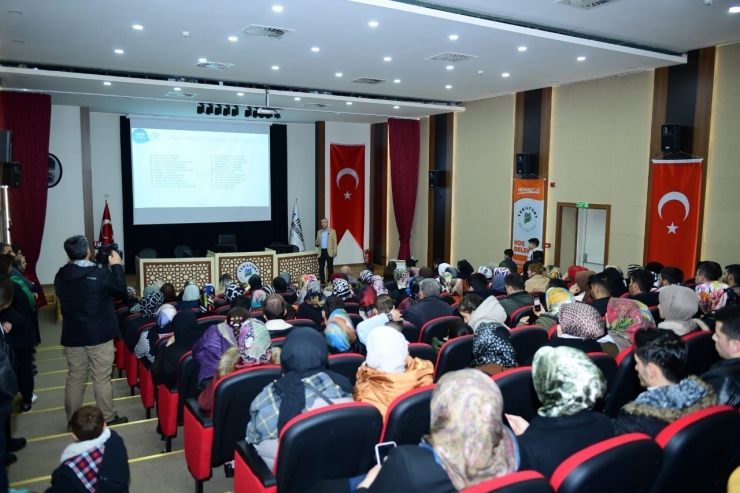 Başkan Çınar, Kadın Ve Gençlere Konuştu