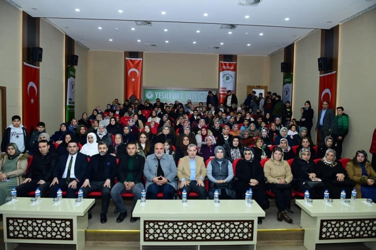Başkan Çınar, Kadın Ve Gençlere Konuştu