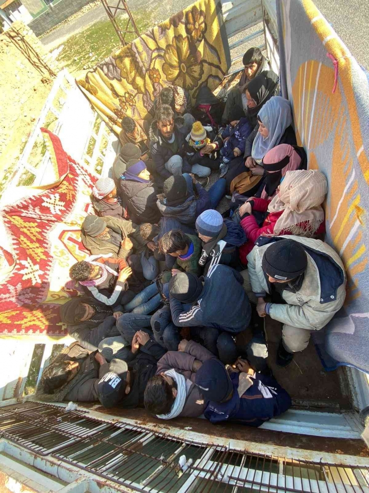Şanlıurfa’da 83 Kaçak Göçmen Yakalandı