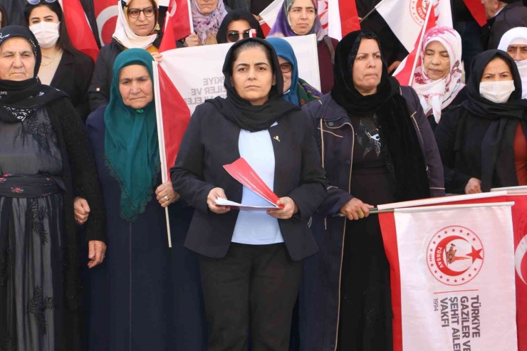 Şehit Ve Gazi Yakınları İle Evlat Nöbetindeki Ailelerden Pkk Ve Hdp’ye Gözdağı