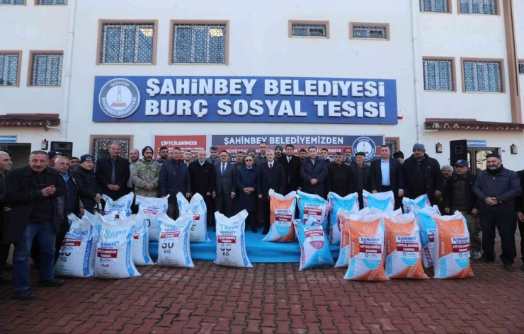 Şahinbey’de Yem Dağıtımı Sürüyor