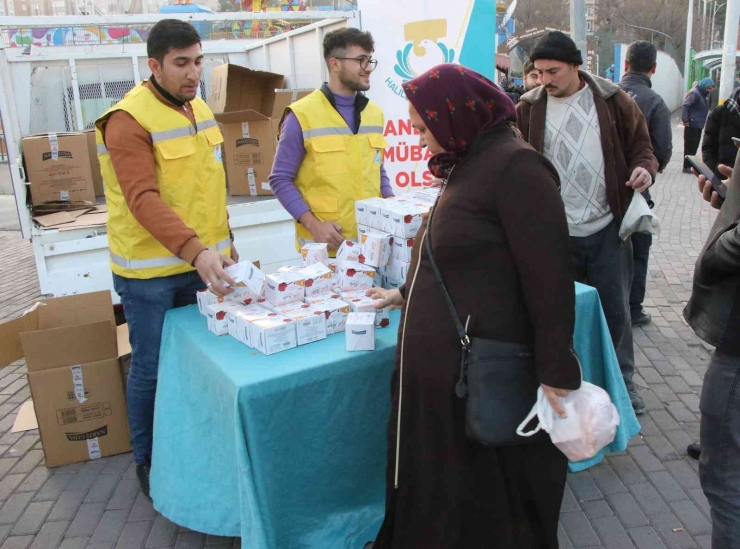 Haliliye’de Vatandaşlara Kandil Simidi İkramı