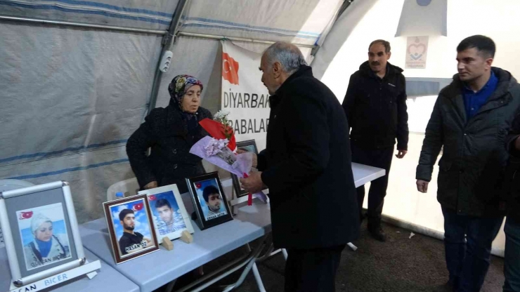 Bağımsız Ülkücüler Derneğinden Evlat Nöbetine Destek