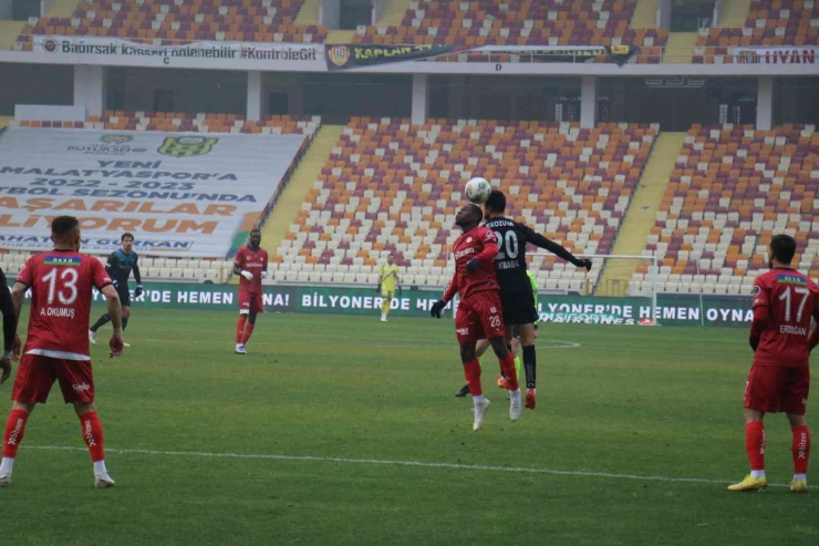 Spor Toto Süper Lig: Dg Sivasspor: 0 - Adana Demirspor: 1 (ilk Yarı)