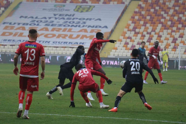 Spor Toto Süper Lig: Dg Sivasspor: 0 - Adana Demirspor: 1 (ilk Yarı)