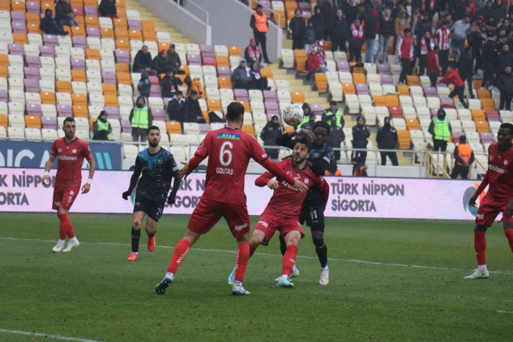 Spor Toto Süper Lig: Dg Sivasspor: 0 - Adana Demirspor: 1 (ilk Yarı)