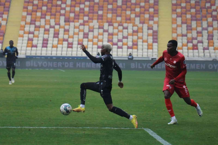 Spor Toto Süper Lig: Dg Sivasspor: 0 - Adana Demirspor: 1 (ilk Yarı)