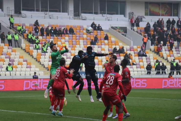 Spor Toto Süper Lig: Dg Sivasspor: 0 - Adana Demirspor: 1 (ilk Yarı)