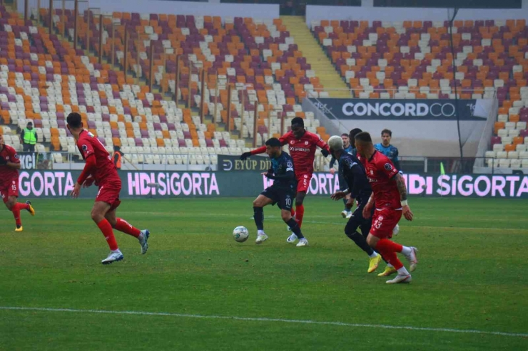 Spor Toto Süper Lig: Dg Sivasspor: 0 - Adana Demirspor: 1 (ilk Yarı)