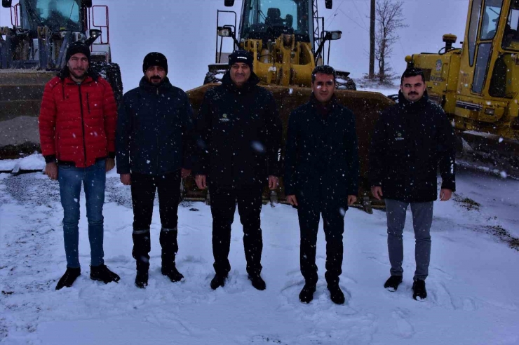 Karlı Yolu Açarak Vatandaşı Hastaneye Yetiştirildiler