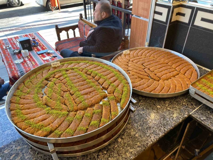 Stokçular Yeşil Altına Dönüştürdü, Onlar Da Fındıklısını Üretti