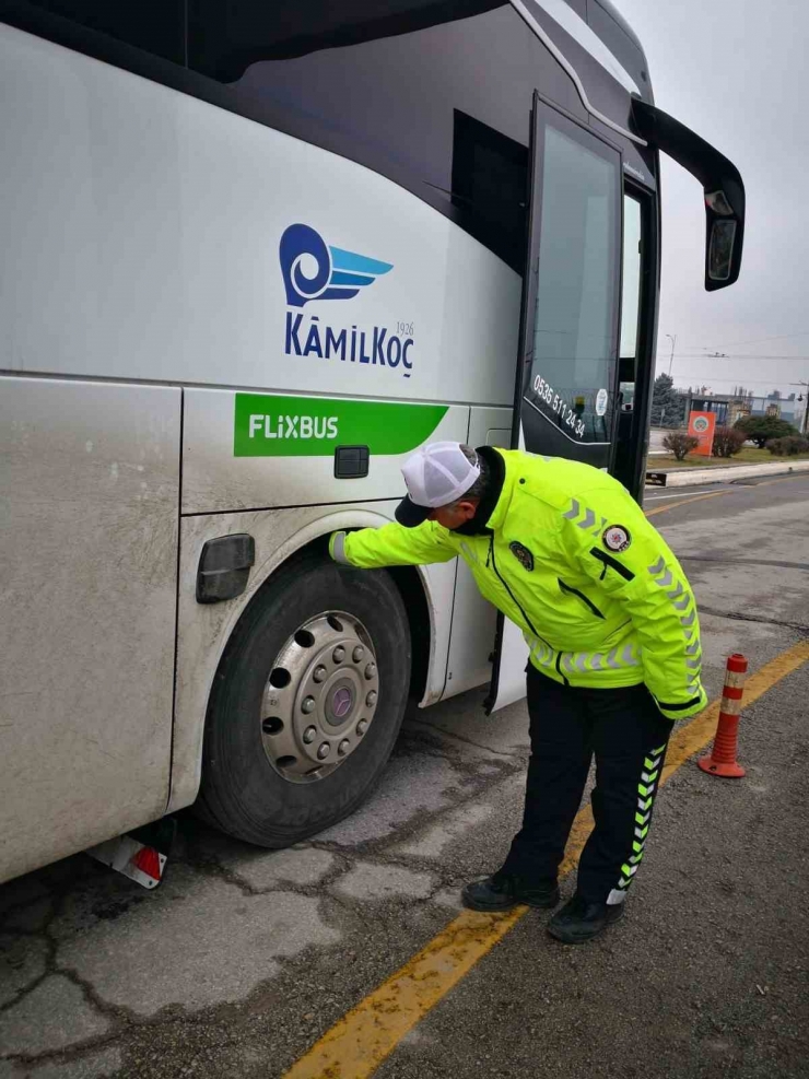 Polisten Kış Lastiği Denetimi