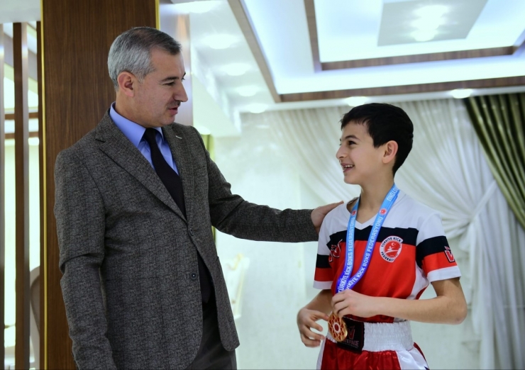 Başkan Çınar, Şampiyon Sporcuları Ağırladı