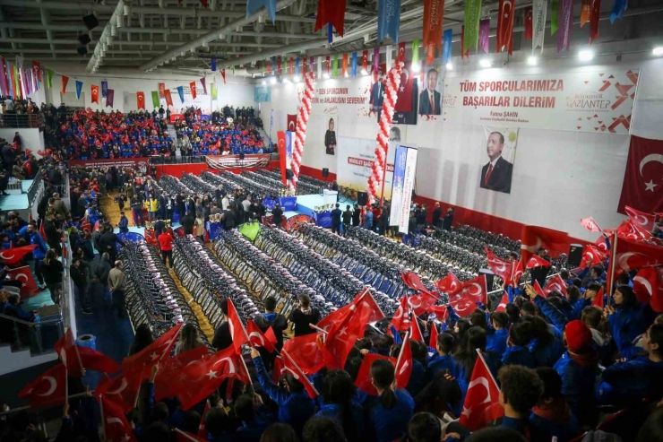 Gaziantep’te Bin 500 Lisanslı Sporcuya Bisiklet Dağıtıldı