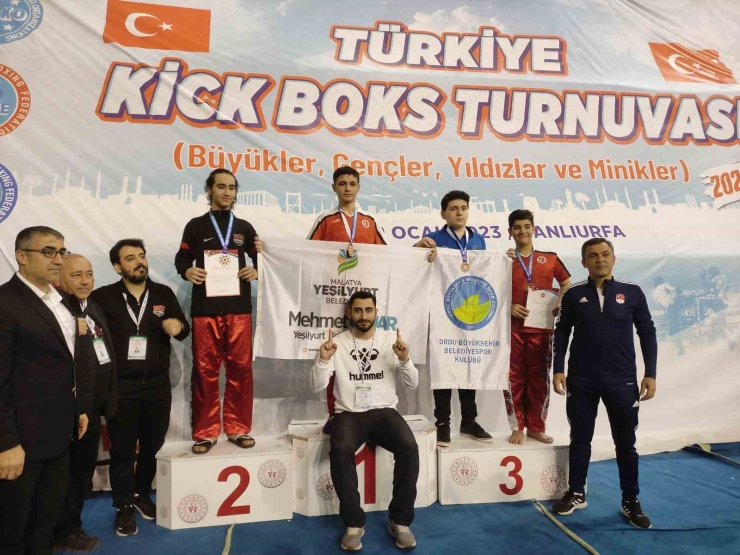 Başkan Çınar, Şampiyon Sporcuları Ağırladı