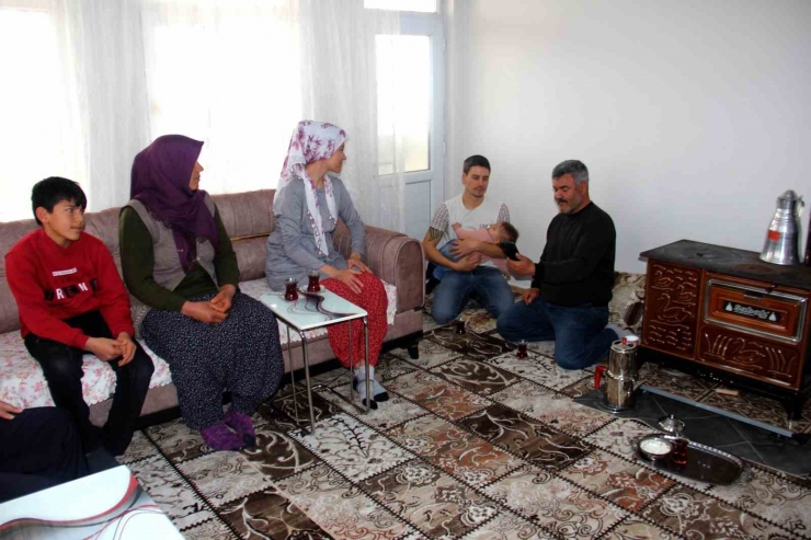 Fransız Turist Çift Köy Hayatını Yaşadı