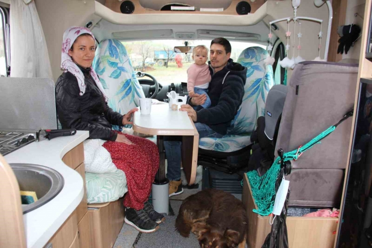 Fransız Turist Çift Köy Hayatını Yaşadı
