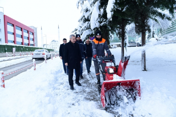 Başkan Çınar, Karla Mücadeleyi Yakından Takip Etti