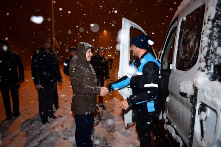 Başkan Çınar, Karla Mücadeleyi Yakından Takip Etti