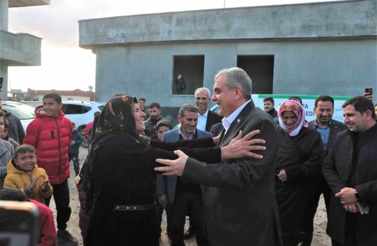 Başkan Beyazgül Mevsimlik Tarım İşçilerini Evlerinde Ziyaret Etti