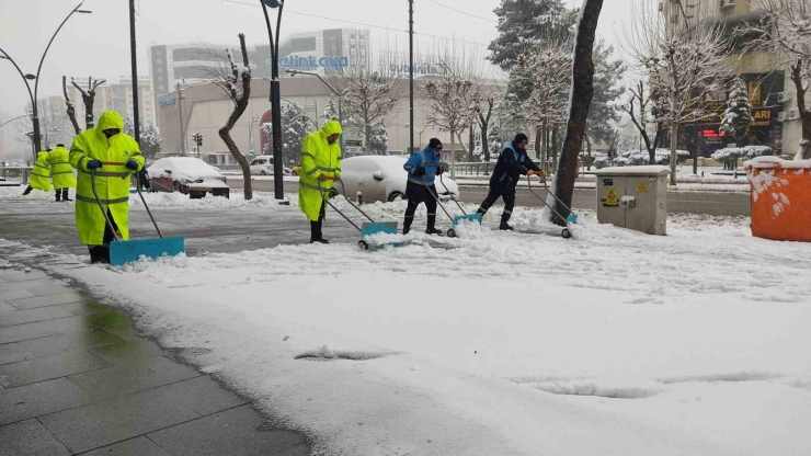 Büyükşehirde Kar Mesaisi