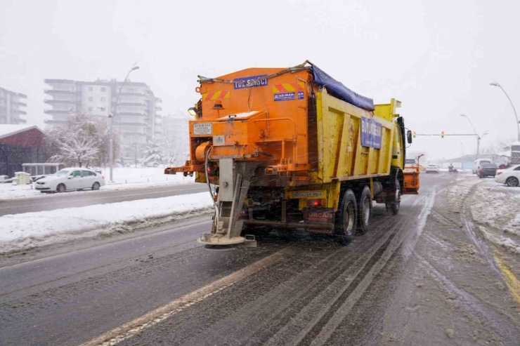 Diyarbakır Geneli Ekiplerin Karla Mücadele Çalışmaları Devam Ediyor