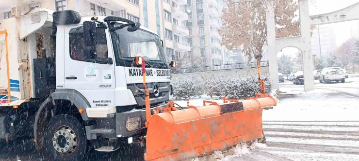 Kayapınar Belediyesi Karla Mücadele Başlattı