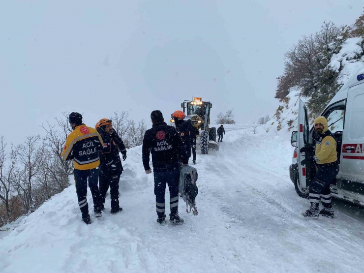 Diyarbakır’da Kar Yağışı Ve Buzlanma Kaza Getirdi: 1 Ölü, 3 Yaralı