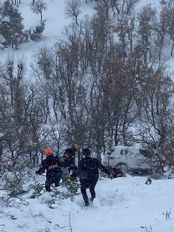 Diyarbakır’da Kar Yağışı Ve Buzlanma Kaza Getirdi: 1 Ölü, 3 Yaralı