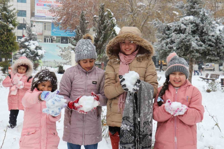 Malatya’da Vatandaşın Kar Sevinci